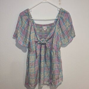 Short sleeve maternity top, Size Large.